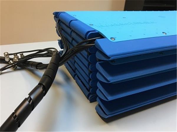 Trident UHF 8 Port Fold Out Ramp